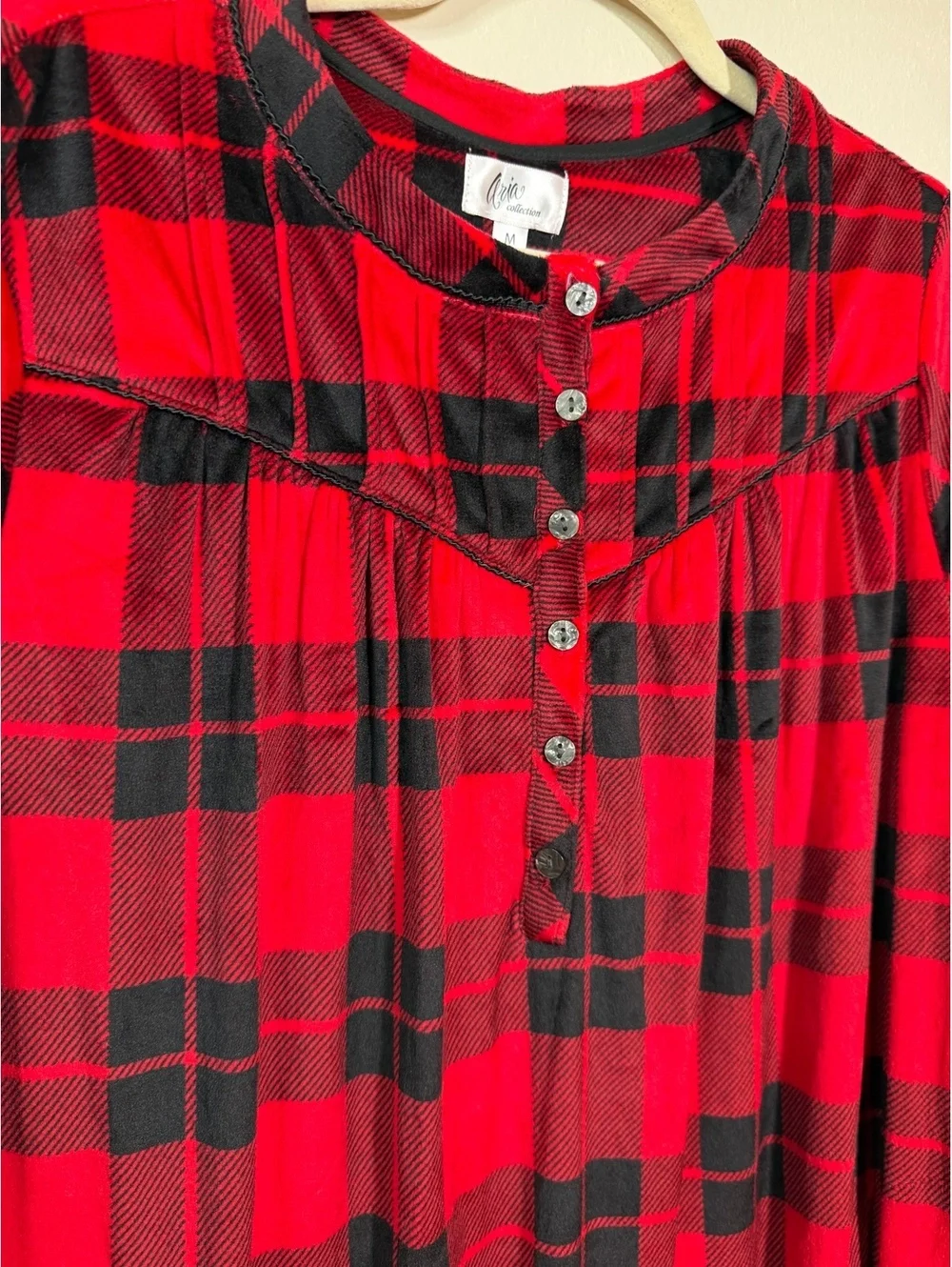Aria Collection Red and Black Plaid Long Sleeve Nightgown Medium